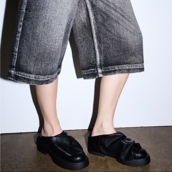 AZALEA WANG Black Vegan Leather Ruched Flats - Picture 2 of 6